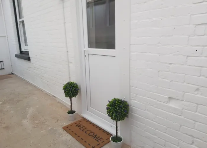 Flat 7 - Newly Renovated
